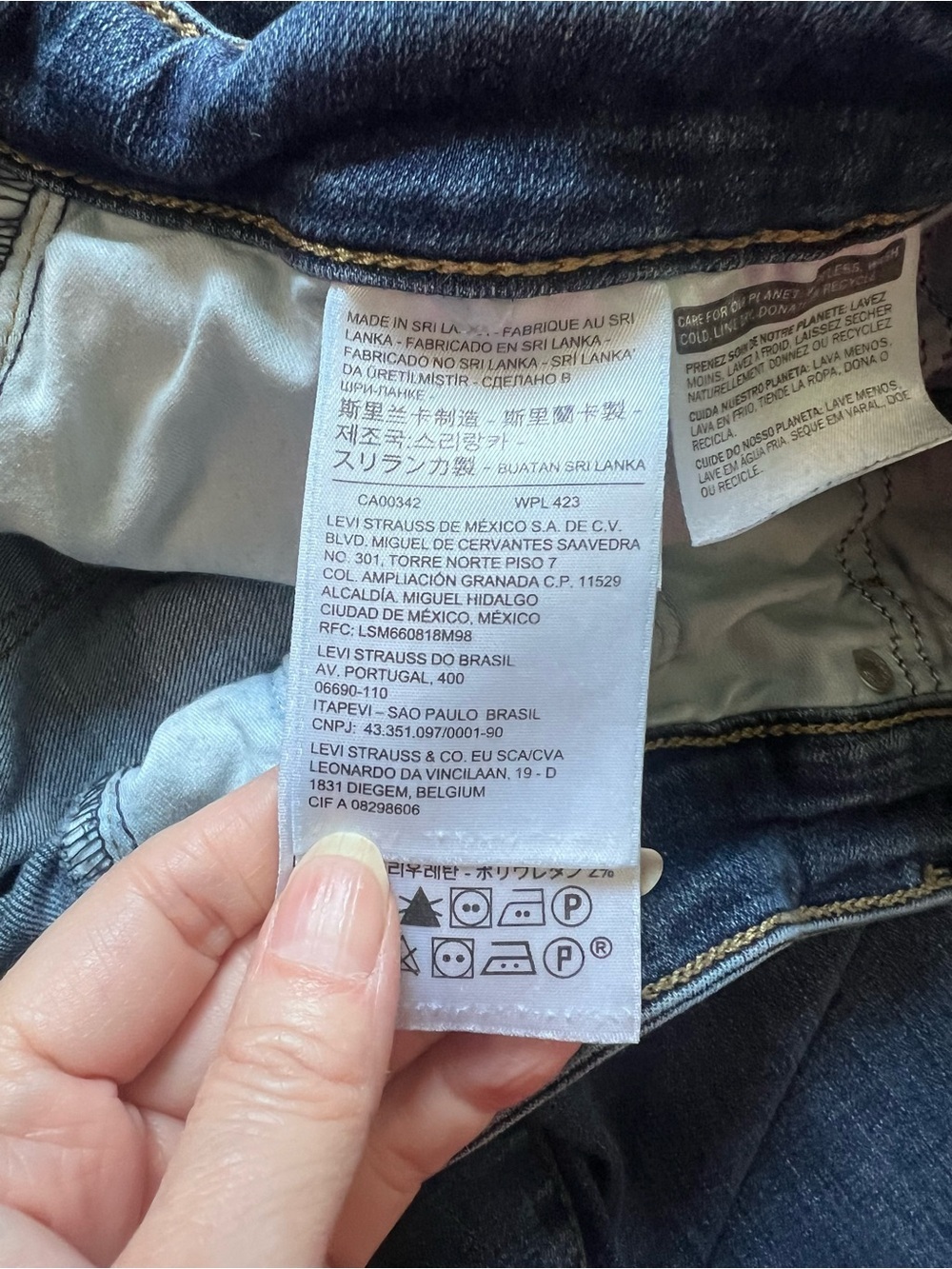Levi's Dark Blue Denim Bermuda Shorts Sz 20W - Picture 4 of 7